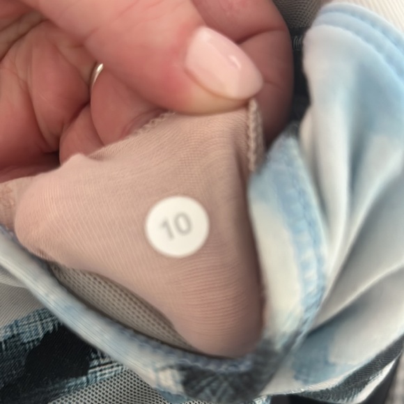 Womens LULULEMON sports bra - Picture 3 of 3